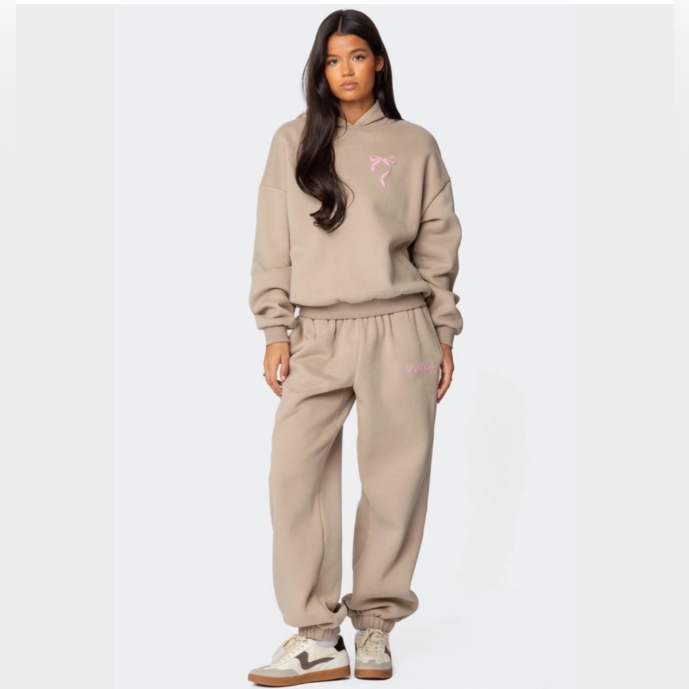 EDIKTED Sasha Bow Detail Sweatpants